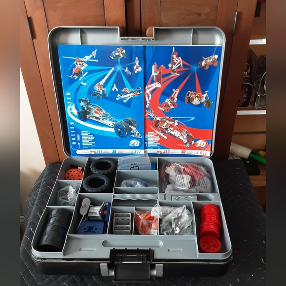 Erector Set - Picture 1 of 16